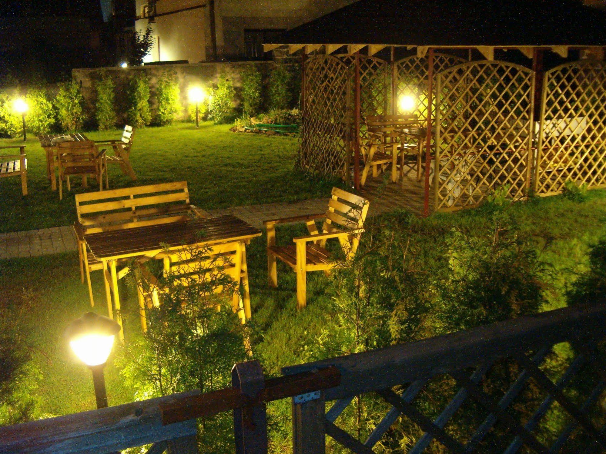 Hotel Daisy Budget Cracovia Exterior foto
